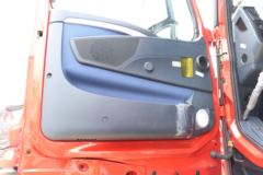 中国重汽 HOWO T7H重卡 440马力 6X4危化品牵引车(重汽16挡铝壳)(ZZ4257V324HE1W)