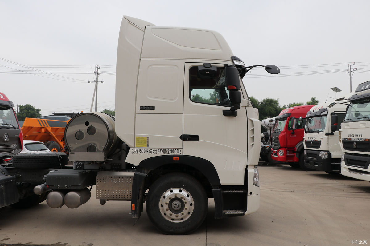 �й����� HOWO T7H�ؿ� 440���� 6X4 LNGǣ����(����)���                                                