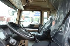 中国重汽 HOWO TX重卡 440马力 6X4 LNG牵引车(国六)(ZZ4257V384GF1LB)