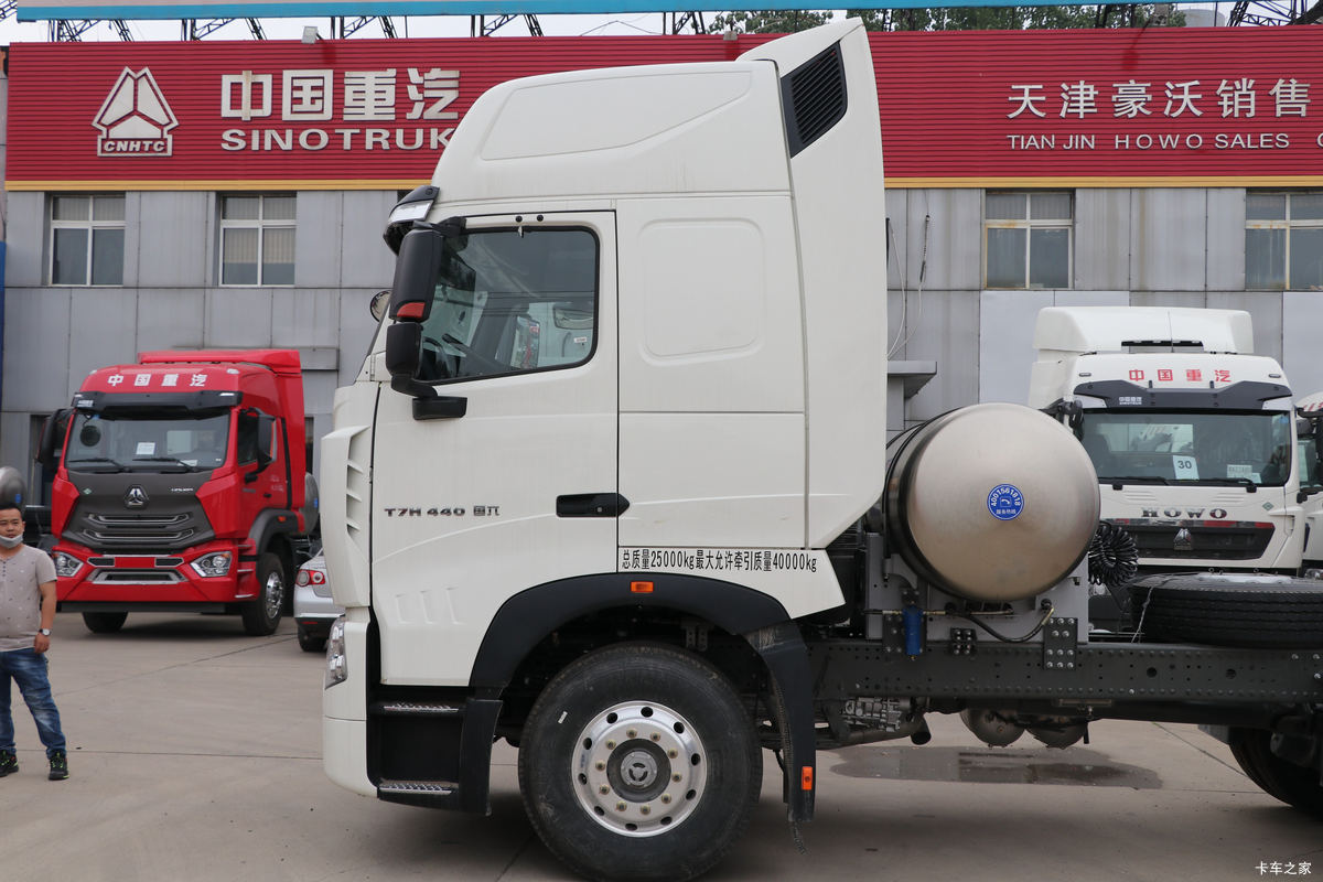 �й����� HOWO T7H�ؿ� 440���� 6X4 LNGǣ����(����)���                                                