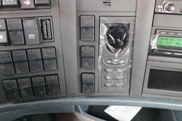 �й����� HOWO T7H�ؿ� 460���� 6X4ǣ����(16��)(ZZ4257W324HE1B)ͼƬ