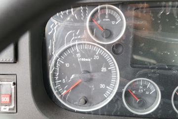 �й����� HOWO T7H�ؿ� 460���� 6X4ǣ����(16��)(ZZ4257W324HE1B)ͼƬ