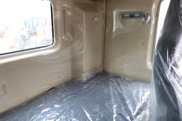 �й����� HOWO TX 290���� 4X2 9.52��LNG��ʽ�ػ���(����)(ZZ5187XXYN711GF1L)ͼƬ