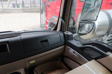 �й����� HOWO TX 290���� 4X2 9.52��LNG��ʽ�ػ���(����)(ZZ5187XXYN711GF1L)ͼƬ