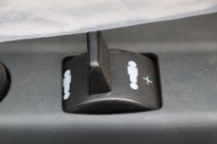 中国重汽 HOWO TX 290马力 4X2 9.52米LNG厢式载货车(国六)(ZZ5187XXYN711GF1L)