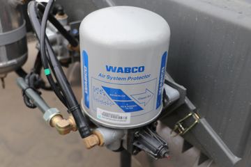 �й����� HOWO TX 290���� 4X2 9.52��LNG��ʽ�ػ���(����)(ZZ5187XXYN711GF1L)ͼƬ