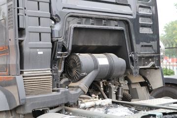 �й����� HOWO TX 290���� 4X2 9.52��LNG��ʽ�ػ���(����)(ZZ5187XXYN711GF1L)ͼƬ