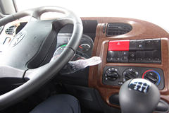 江淮 格尔发K3系列重卡 180马力 4X2 厢式载货车(HFC5162XXYK2R1HT)