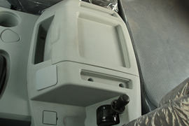 福田欧曼底盘&nbsp;平板运输车驾驶室图片