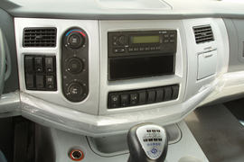 福田欧曼底盘&nbsp;平板运输车驾驶室图片