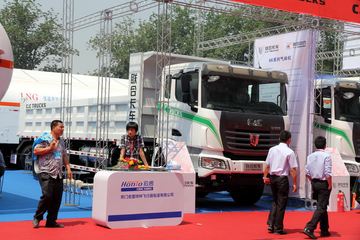 联合卡车U375 375马力 8X4 8.2米LNG自卸车(SQR3311N6T6-1)