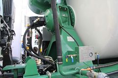 联合卡车U375 375马力 6X4 LNG混凝土搅拌车(SQR5251GJBN6T4-1)