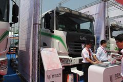 联合卡车U375 375马力 6X4 LNG混凝土搅拌车(SQR5251GJBN6T4-1)