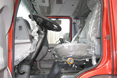东风柳汽 乘龙609中卡 220马力 6X2 9.6米仓栅式载货车(LZ5250CSRCS)