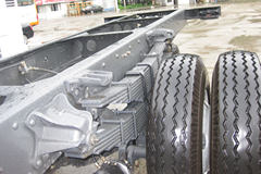 东风柳汽 乘龙609中卡 220马力 6X2 9.6米仓栅式载货车(LZ5250CSRCS)