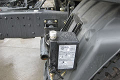 东风柳汽 乘龙609中卡 220马力 6X2 9.6米仓栅式载货车(LZ5250CSRCS)