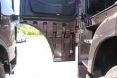 青岛解放 JH6 领航版 290马力 6X2 7.7米冷藏车