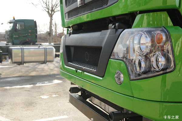 上海集鑫集整车销售维修,配件批发于一体,为您打造一站式服务!