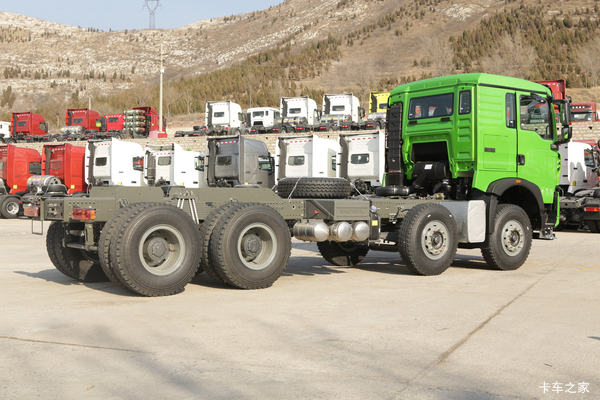 上海集鑫集整车销售维修,配件批发于一体,为您打造一站式服务!