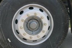 中国重汽 HOWO T7H重卡 440马力 8X4 9.33米冷藏车(宏昌天马牌)(HCL5317XLCZZ6)