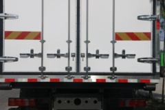 中国重汽 HOWO T7H重卡 440马力 8X4 9.33米冷藏车(宏昌天马牌)(HCL5317XLCZZ6)