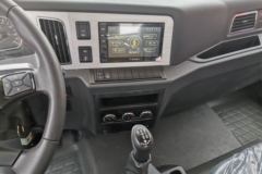 陕汽重卡 德龙L3000 旗舰版 220马力 4X2 6.75米厢式载货车(SX5180XXYLA5012)