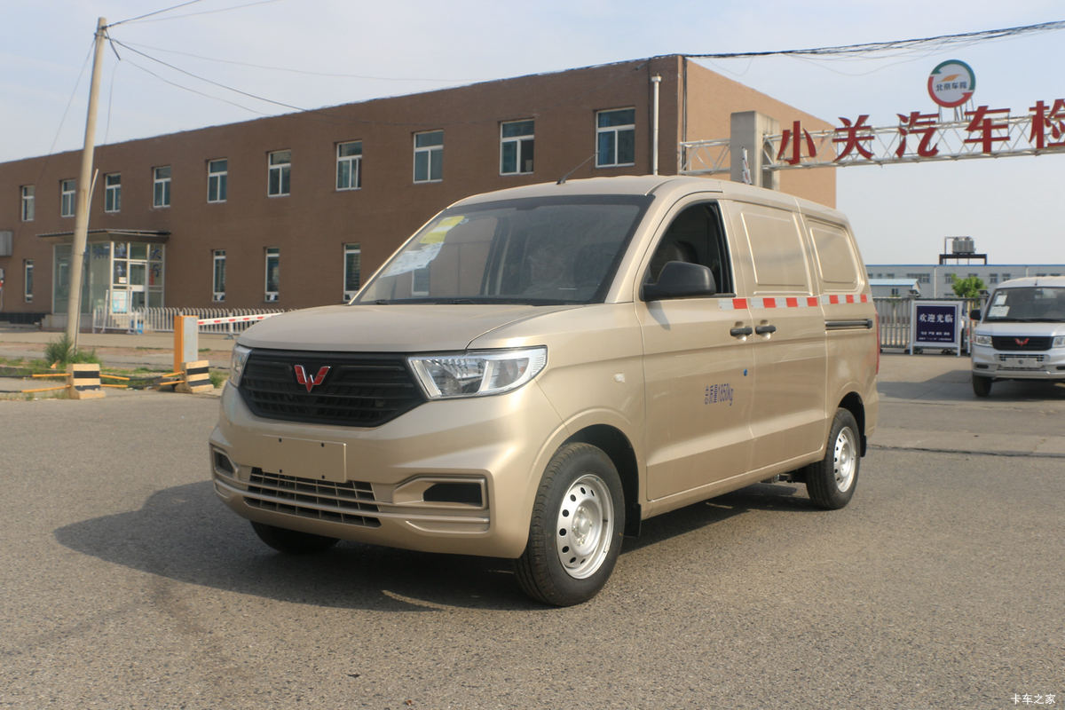 五菱 宏光V 2019款 劲取版 99马力 汽油 1.5L厢式运输车(国六)