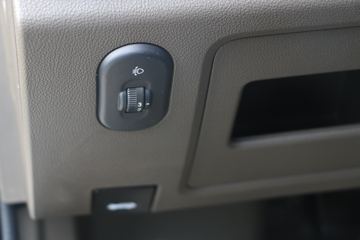 ���� �ٹ��¿� 1.8L 125���� ���� 2.45��˫������΢��(����)(LZW1028ST6)ͼƬ