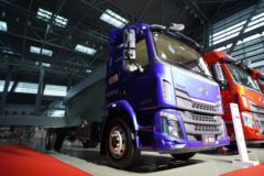 东风柳汽 新乘龙M3 200马力 4X2 7.8米厢式载货车(LZ5161XXYM3AC1)