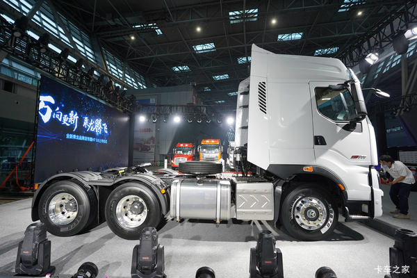 【邯郸伯昂】大马力 提速快 爬坡更省力 乘龙H7牵引车限时超低价