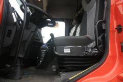 东风商用车 天锦KR 230马力 4X2 9.75米厢式载货车(国六)(DFH5180XXYE8)