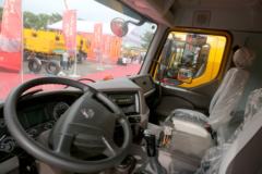 东风柳汽 乘龙H5 330马力 8X4 5.8米自卸车(300后桥)(LZ3310H5FB)