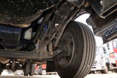 陕汽载货车 德龙N3000 复合版 220马力 4X2 6.75米排半栏板载货车(YTQ1180FM50A0)