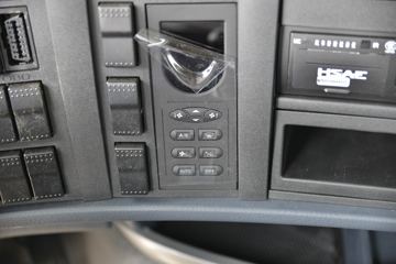 й HOWO T7Hؿ 440 6X4 LNGǣ(12T)()(ZZ4257V384HF1LB)ͼƬ