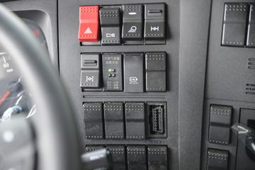 й HOWO T7Hؿ 440 6X4 LNGǣ(12T)()(ZZ4257V384HF1LB)ͼƬ