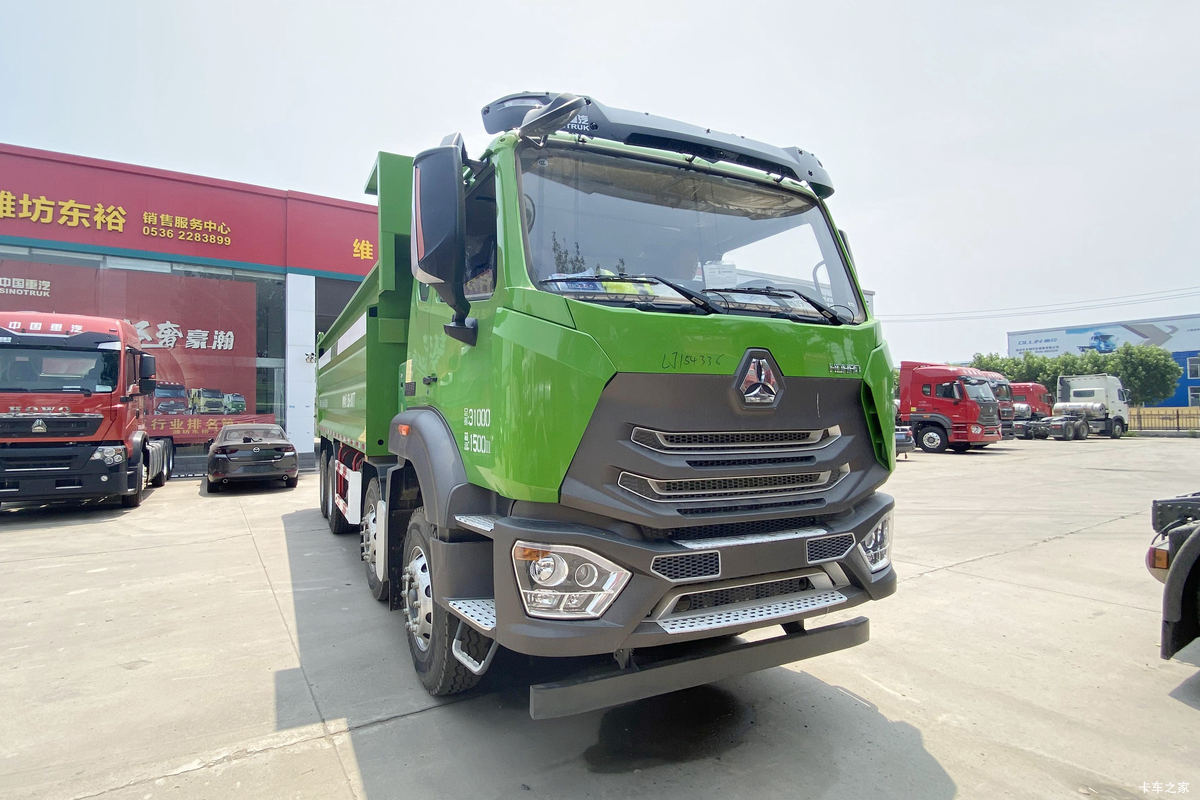 中国重汽 HOWO NX重卡 350马力 8X4 6.5米自卸车