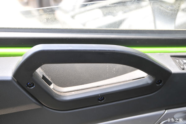 中国重汽 豪瀚N5G 标运版 340马力 8X4 5.6米自卸车