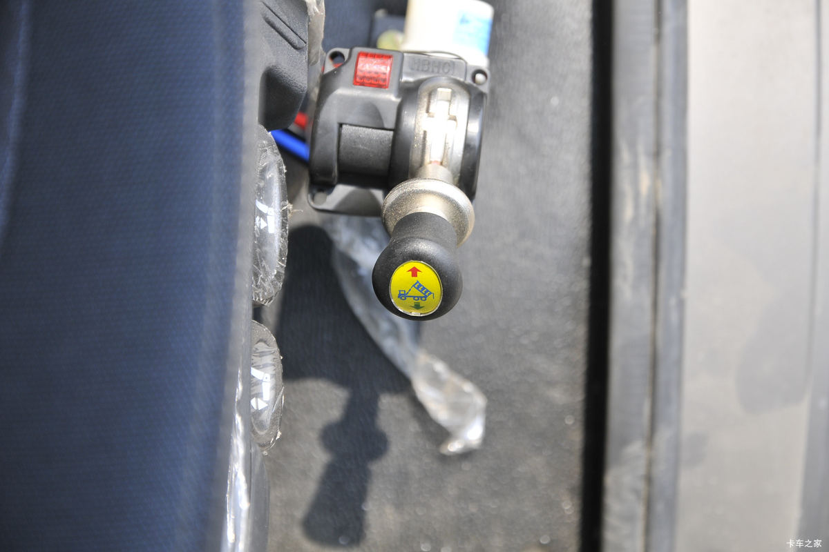 �й����� ���N5G 340���� 8X4 5.6����ж����ʻ��                                               