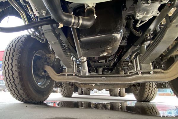 中国重汽 豪瀚N5G 标运版 340马力 8X4 5.6米自卸车