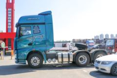 一汽解放 J7重卡 550马力 6X4牵引车(海天蓝)(CA4250P77K25T1E5)