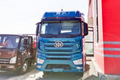 一汽解放 J7重卡 550马力 6X4牵引车(海天蓝)(CA4250P77K25T1E5)