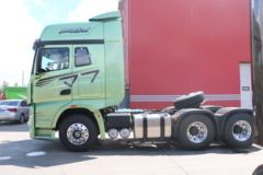 一汽解放 J7重卡 550马力 6X4牵引车(富贵绿)(CA4250P77K25T1E5)