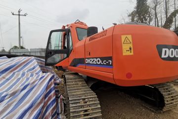 斗山 DH220LC-7履带式液压挖掘机