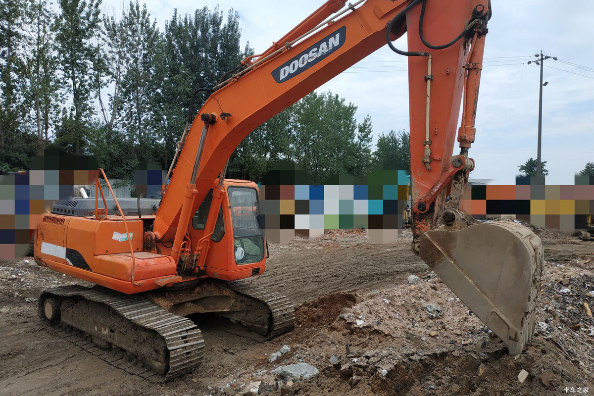 斗山 DH215-9履带式挖掘机