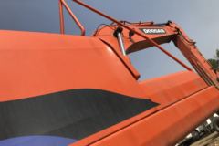 斗山 DH225LC-9履带式挖掘机