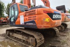 斗山 DH225LC-9履带式挖掘机