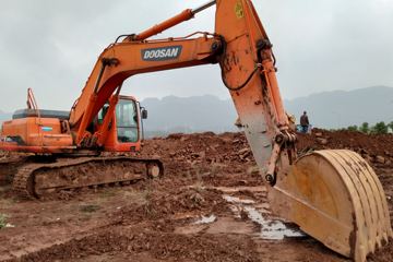 斗山 DH300LC-7履带式液压挖掘机