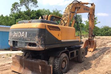 现代 R210W-9轮式挖掘机