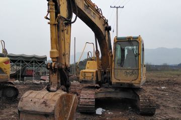 履带式挖掘机&nbsp;挖掘机外观图片