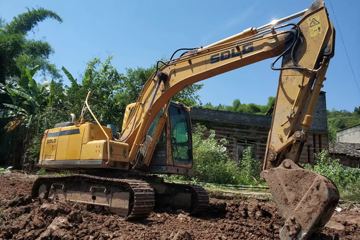 山东临工 LG6135E履带式挖掘机